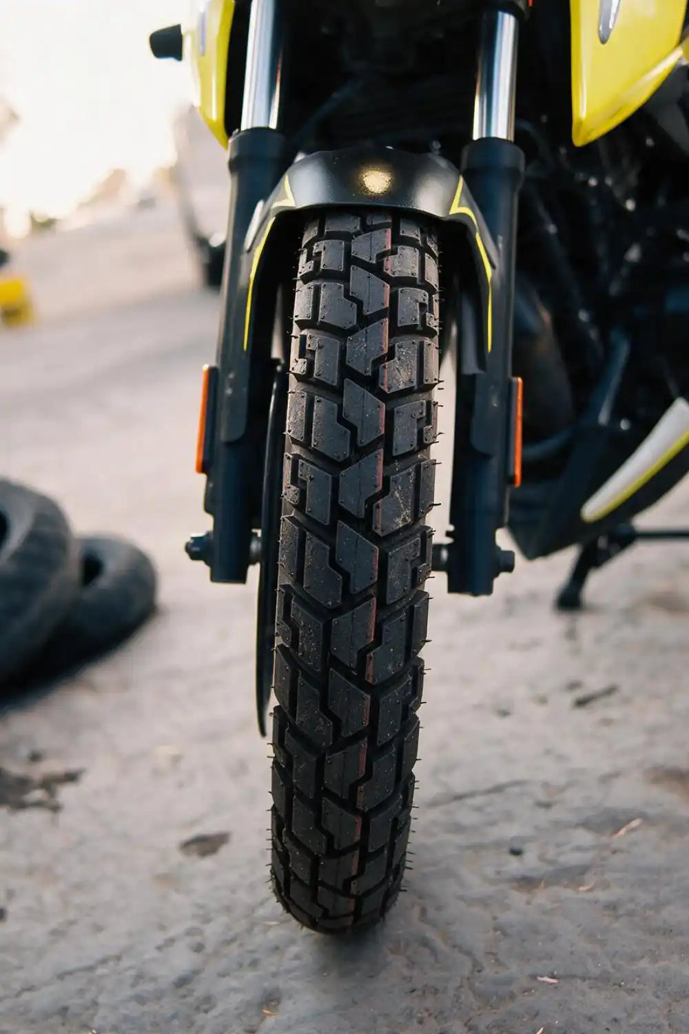 DURA GRIP 3.00-18 TL Llanta de moto Kov Tires + de motociclista
