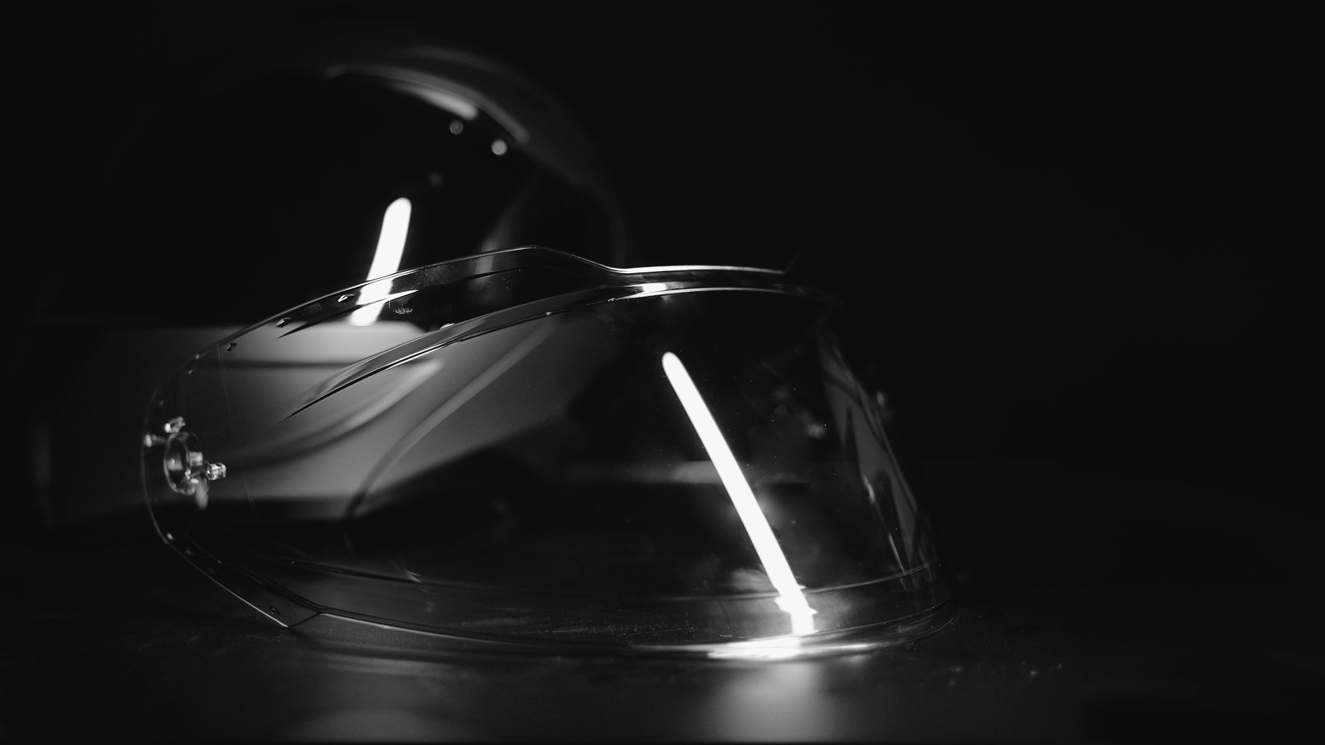 como cambiar la mica de mis cascos de motociclista kov