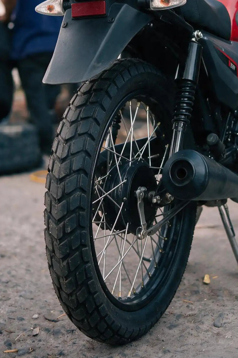 ACE 110/80-18 TT Llanta de moto Kov Tires + de motociclista