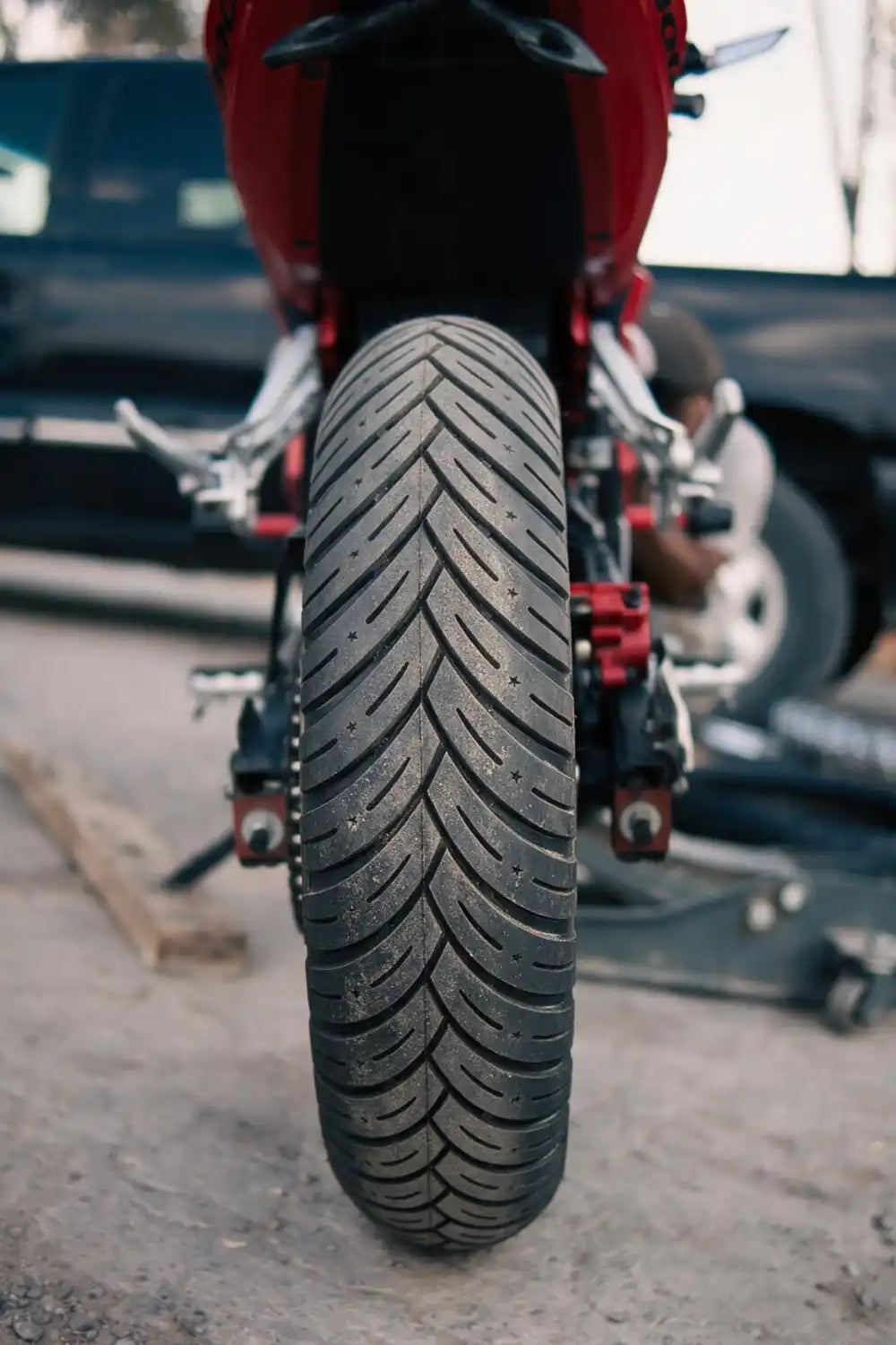 ARROW 130/70-17 TL Llanta de moto Kov Tires + de motociclista