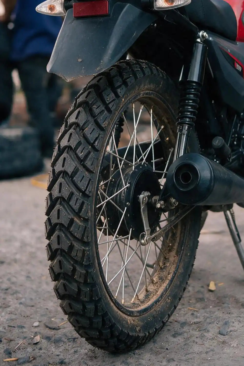 TRACK 3.00-18 TT Llanta de moto Kov Tires + de motociclista